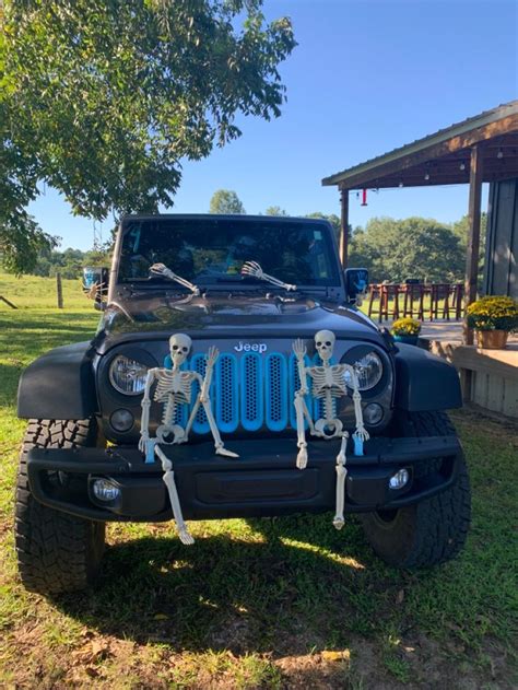 Jeep Halloween decor in 2023 | Jeep wrangler diy, Halloween jeep wrangler decorations, Dream ...