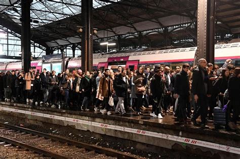 French Christmas train strike provokes fury, travel woes | The Straits Times