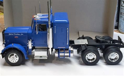 Peterbilt 359 Conventional -- Plastic Model Truck Kit -- 1/25 Scale ...