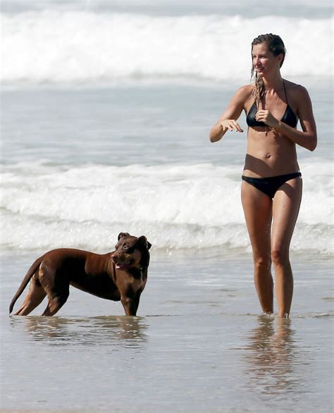 Gisele Bundchen in a Bikini on the Beach With Her Sister Gabriela in ...