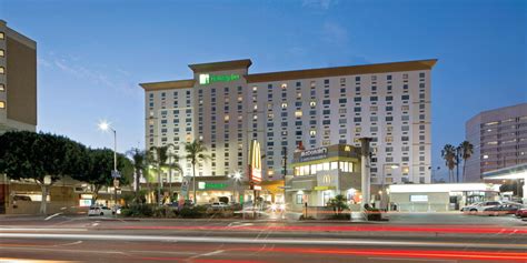 Holiday Inn Los Angeles - LAX Airport周辺のレストラン