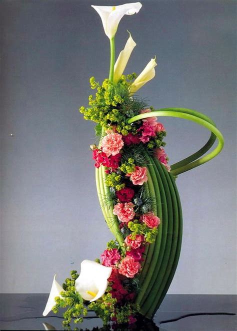 flower arrangement from Russia | Modern flower arrangements, Unique flower arrangements, Floral ...