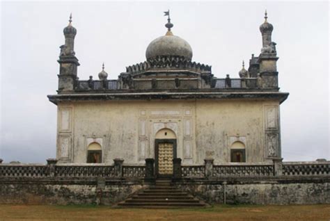 Gaddige Raja’s Tomb, Madikeri, Coorg | Karnataka.com