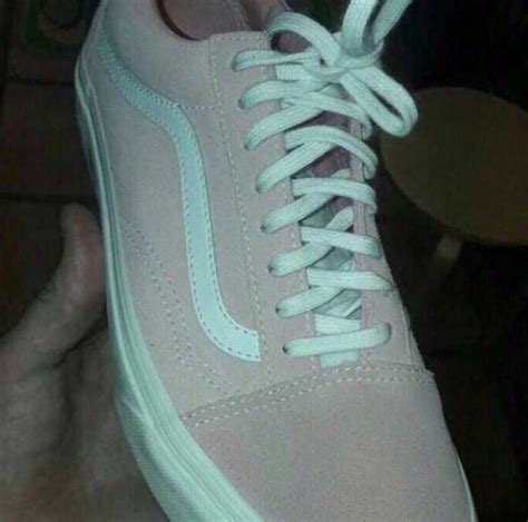 Is this shoe pink or grey? What you see tells something interesting about you - Times of India