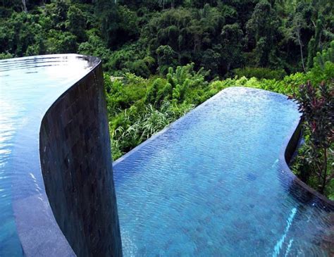 Curio World: Infinity Pool of Ubud Hanging Gardens Hotel