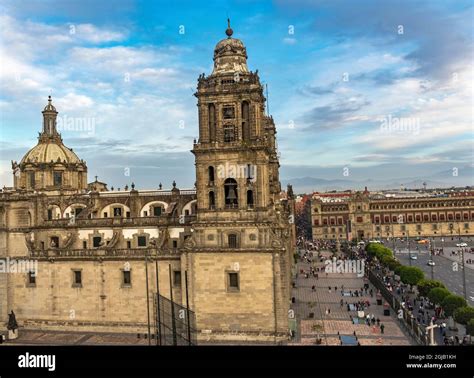 Metropolitan Cathedral and President's Palace, Zocalo, Mexico City ...