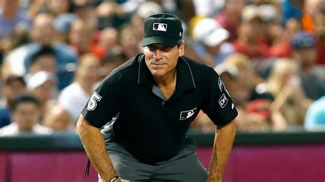 MLB playoffs: Umpire Angel Hernandez having worse game than Yankees