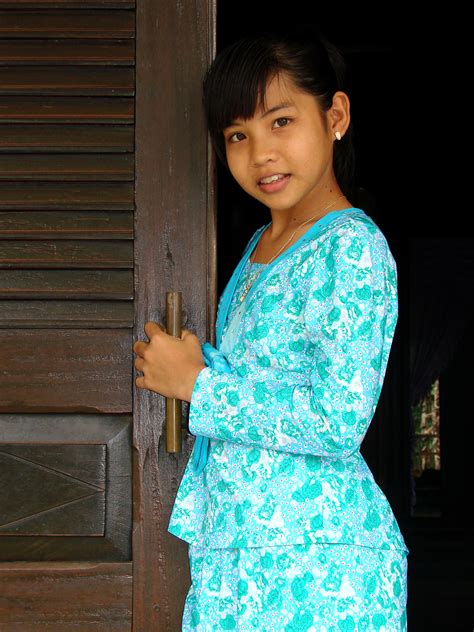 File:Cham Girl - Chau Doc - Vietnam.JPG - Wikimedia Commons