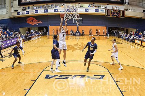 FIU Panthers at UTSA Roadrunners Men's Basketball | Jeff Huehn Photography