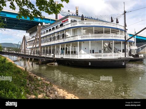 CHATTANOOGA, TN, USA-9 MAY 2021: The Southern Belle riverboat, docked at the Riverwalk Stock ...