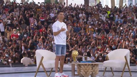 UAE: Cristiano Ronaldo draws thousands of fans at EXPO 2020 Dubai | Video Ruptly