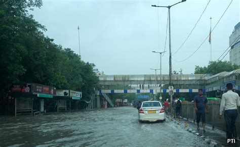 Delhi Flood Video: People Get Electric Shocks From Faulty Pole In ...