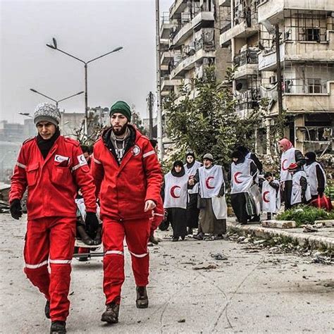 Syrian Arab Red Crescent field intervention team in Aleppo is providing ...