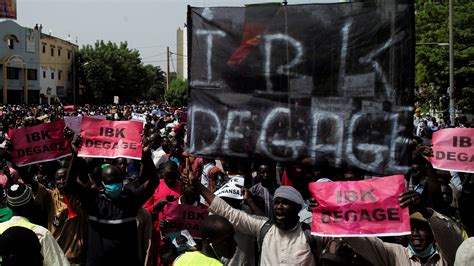 The New Humanitarian | Mass protests add pressure on Mali president