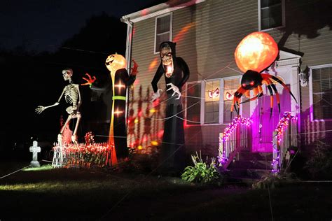 Halloween decorations on Peterson Street set a terrifying stage – North Star Reporter