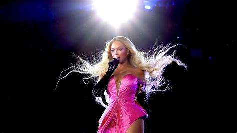 Beyoncé Releases Two New Songs, Announces New Album During Super Bowl 2024 | Glamour UK