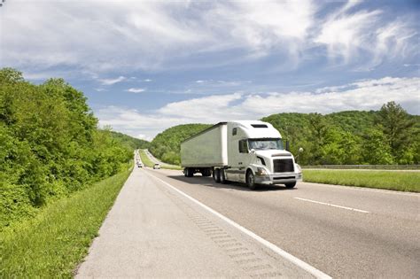 Federal Program Tests Interstate Trucking for 18-to-20-Year-Old Drivers