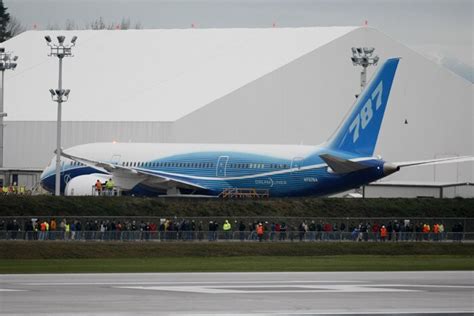 Boeing 787 takes to air