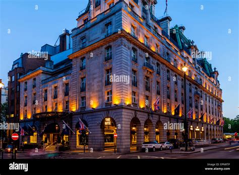 Ritz hotel piccadilly london hi-res stock photography and images - Alamy