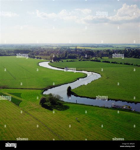 River meander uk hi-res stock photography and images - Alamy