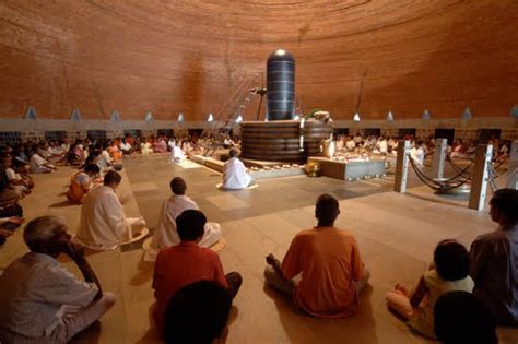 8 Popular Ashrams in India and What They Offer