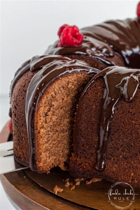 Old Fashioned Chocolate Pound Cake - Foodie Chicks Rule