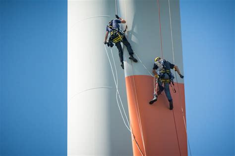 A Day In The Life Of A Wind Turbine Engineer - Anemoi ServicesAnemoi Services