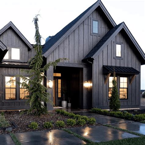 20 Inspiring Dark Exterior Homes | Mountain home exterior, Modern farmhouse exterior, Lake ...