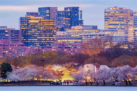 Downtown Washington, DC: What to See + Where to Eat, Drink & Stay