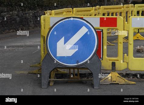 Traffic delays warning sign hi-res stock photography and images - Alamy