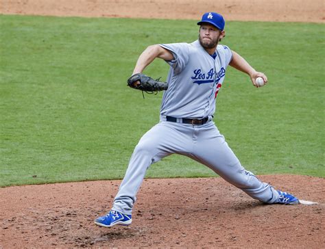 Watch Clayton Kershaw throw 46-mph eephus pitch against Braves - LA Times