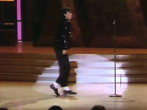 Michael Jackson 1st Moonwalk in SLOW MOTION - YouTube