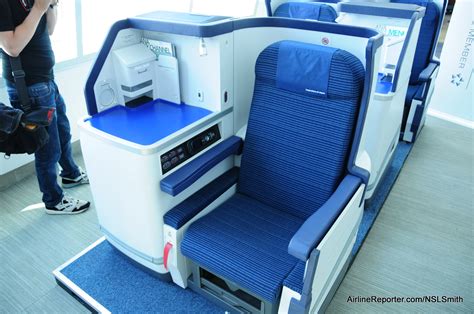 Interior Photo Tour of ANA’s First Boeing 787 Dreamliner ...