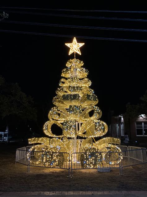 Neighborhood Christmas lights on display - Hays Free Press