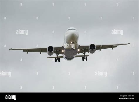 Commercial Plane Landing Stock Photo - Alamy