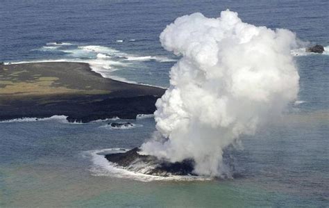 PICS:Volcano Creates New Island in Japan