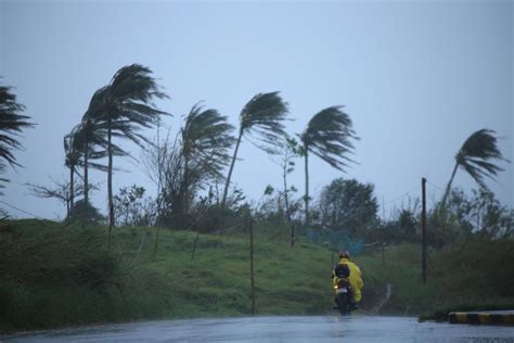 Thousands evacuated in Philippines as Typhoon Vamco approaches | Daily ...