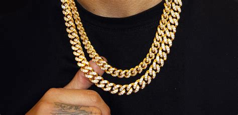 Unveiling the History and Symbolism Behind Gold Chains – goldurban.com