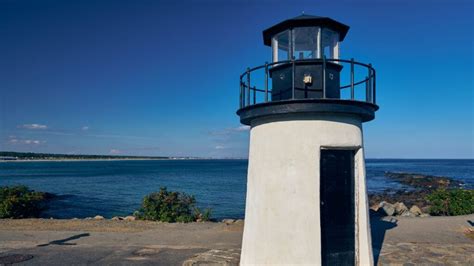 13 Best Lighthouses Along The Maine Coast to Visit