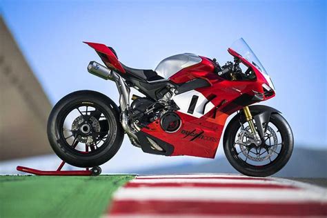 2024 Ducati Panigale V4r - Erinna Nanete