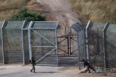 Israel starts building border fence on frontier with Jordan as Syrian ...