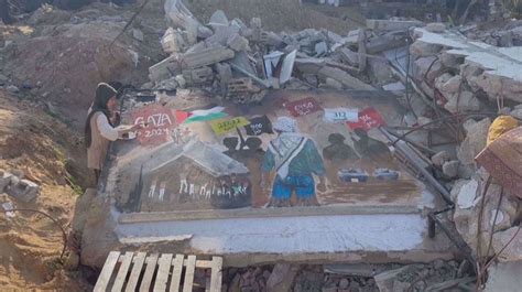 Palestinian artist transforms rubble of Gaza houses into art