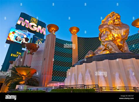 Leo the Lion bronze statue outside the MGM Grand Hotel & Casino, Las Stock Photo: 60518608 - Alamy