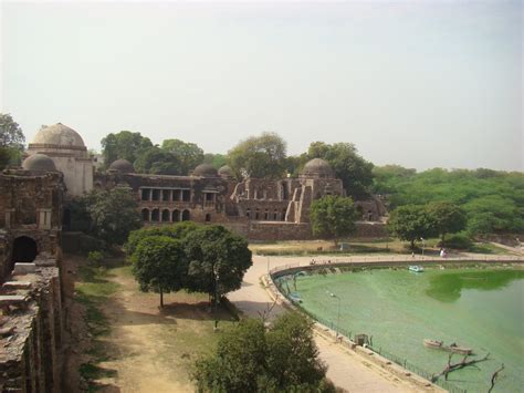 Hauz Khas Pond - New Delhi HotelsNew Delhi Hotels