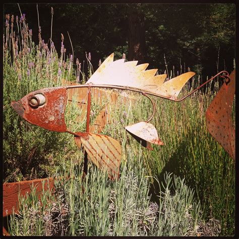 Scrap metal fish sculpture in the lavender. www.modwalls.com | Scrap metal art, Metal yard art ...