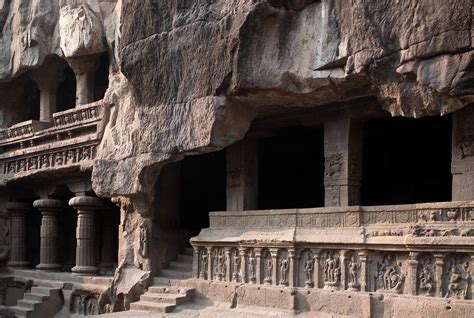 Ellora, el templo budista tallado sobre la cara de una montaña