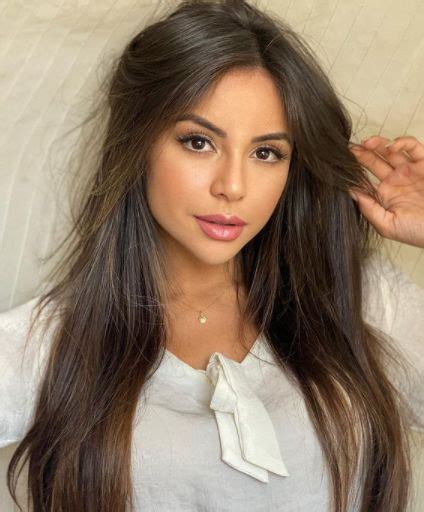 Tais Moraes Age, Height, Wiki, Net Worth, Family, Boyfriend | Long hair styles, Beauty, Hair styles