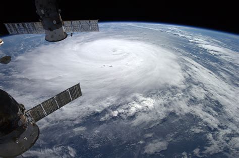 File:Hurricane Gonzalo Viewed From the International Space Station.jpg - Wikimedia Commons