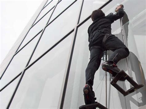 Climbing Glass Like Spider-Man Using Gecko Technology - Business Insider