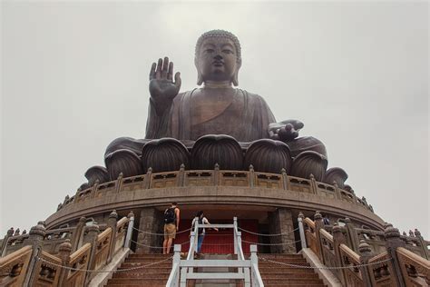 sending postcards: Tian Tan Buddha